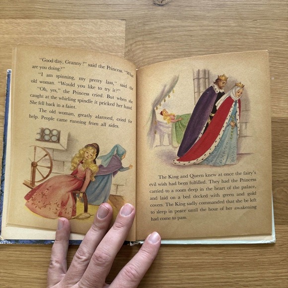 Vintage Sleeping Beauty A Rand McNally Elf Book Storybook Picture Book 1959 - Picture 4 of 8
